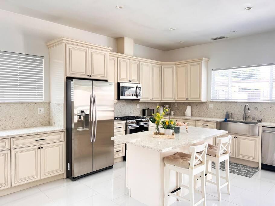 Holiday home Luxury Oasis In Encino W Pool & *