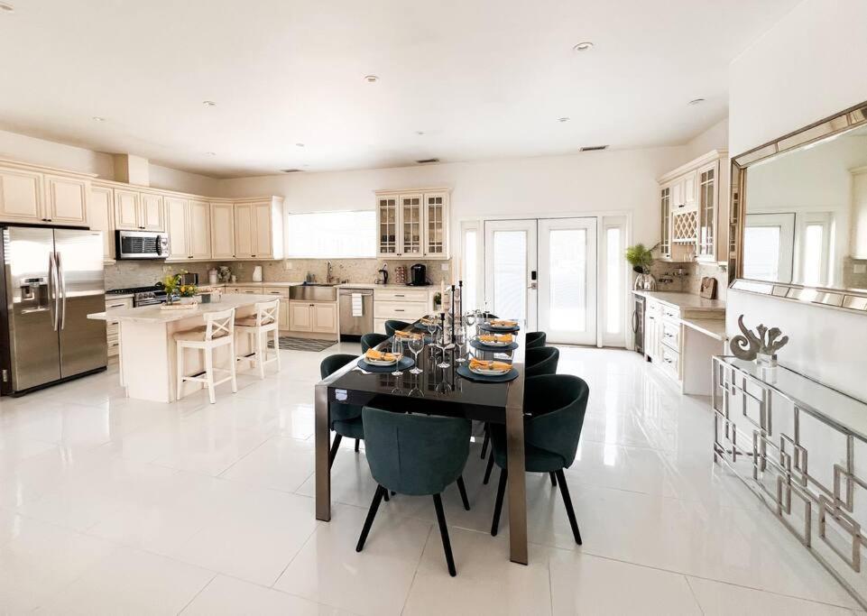Holiday home Luxury Oasis In Encino W Pool &