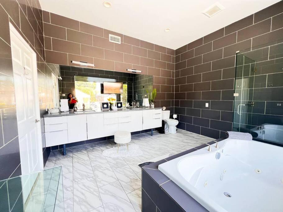 Luxury Oasis In Encino W Pool & * Los Angeles