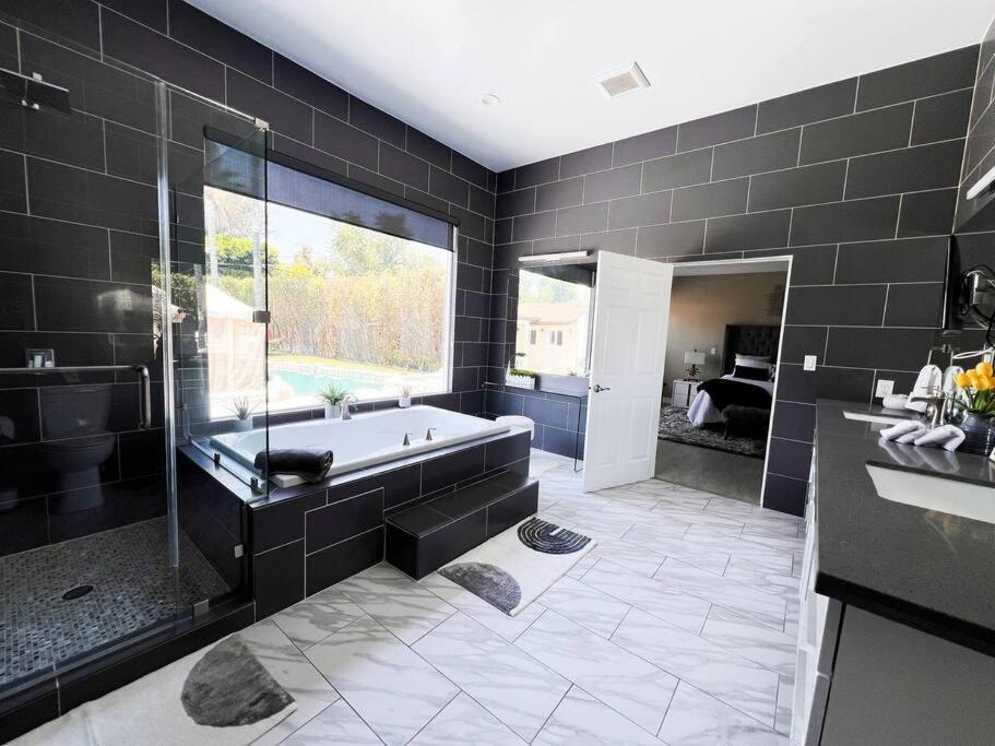 Holiday home Luxury Oasis In Encino W Pool & Los Angeles