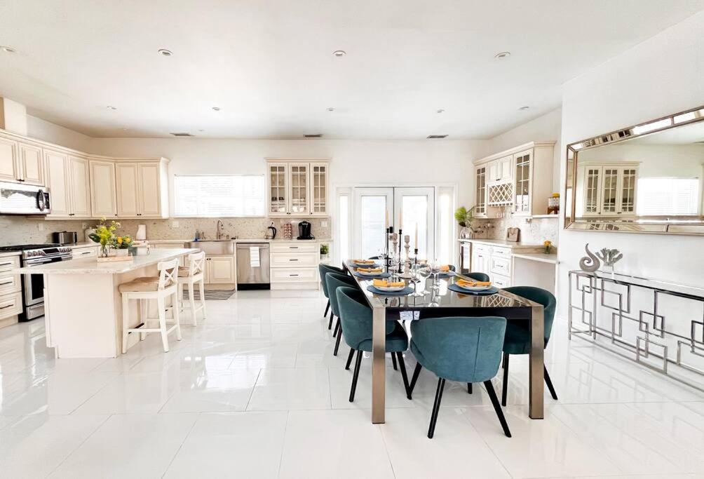 Holiday home Luxury Oasis In Encino W Pool & Los Angeles
