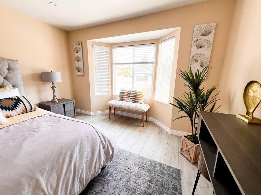Luxury Oasis In Encino W Pool & Сasa de vacaciones Los Ángeles