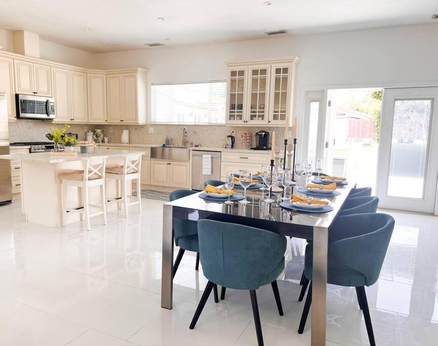 Luxury Oasis In Encino W Pool & Сasa de vacaciones Los Ángeles