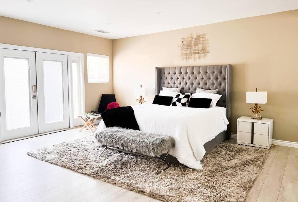 Luxury Oasis In Encino W Pool & Сasa de vacaciones