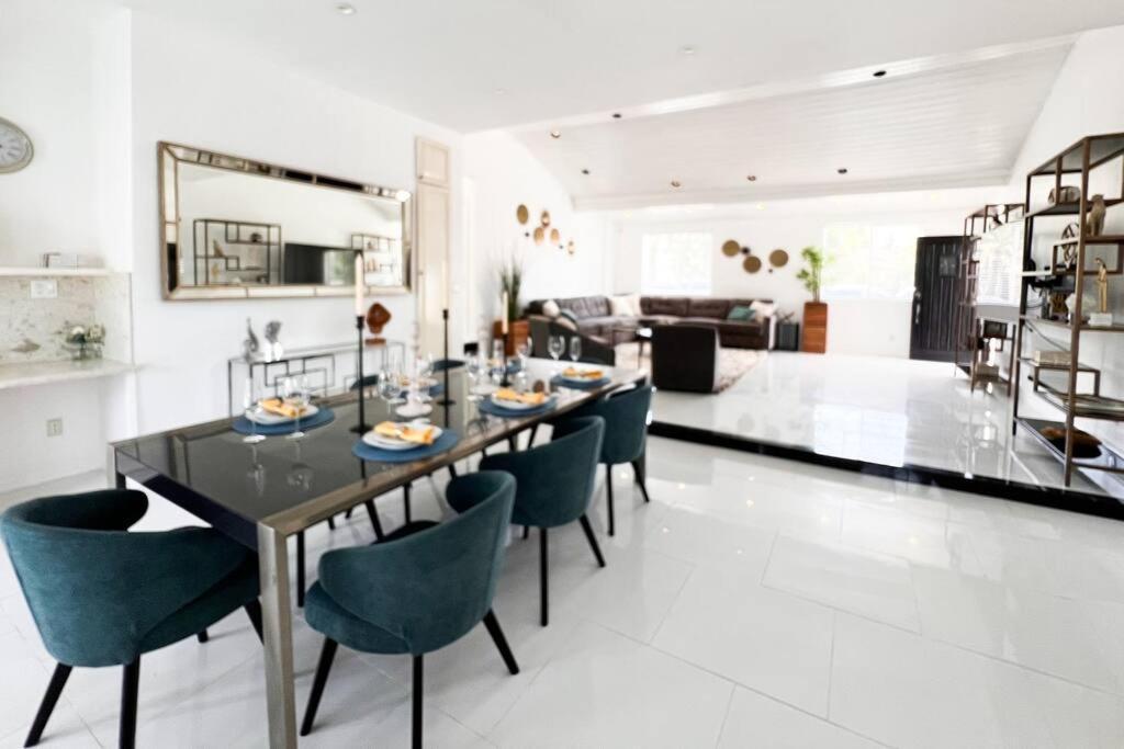 Luxury Oasis In Encino W Pool & Сasa de vacaciones Los Ángeles