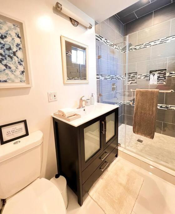 Luxury Oasis In Encino W Pool & Сasa de vacaciones