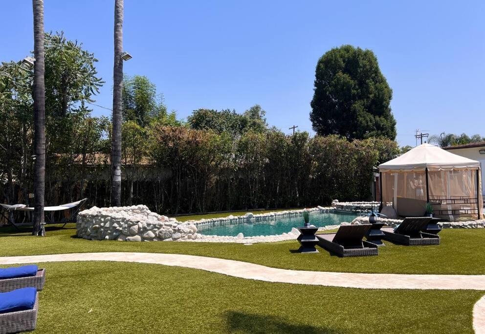 Luxury Oasis In Encino W Pool & Сasa de vacaciones *